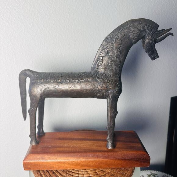 RARE Dogon Bronze Horse Sculpture • Mali • Solid Lost-Wax Bronze • 12”x10" - Picture 9 of 9